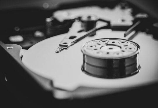 Reliable Data Retrieval Experts